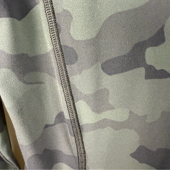 Lululemon Hooded Define Jacket Camo Green Size 8 - Picture 5 of 8
